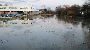 Hochwasser hat die Große Laber immer wieder. Bevor die Lage zum Beispiel bei Starkregen aber kritisch wird, soll in Zukunft ein Frühwarnsystem die Bevölkerung alarmieren. Hochwasser hat die Große Laber immer wieder. Bevor die Lage zum Beispiel bei Starkregen aber kritisch wird, soll in Zukunft ein Frühwarnsystem die Bevölkerung alarmieren.