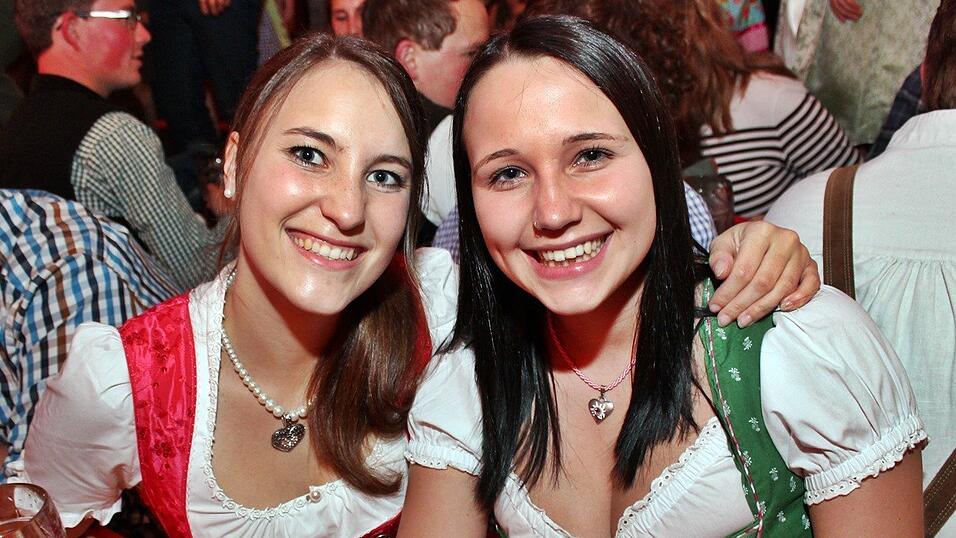 Die Frühjahrsdult 2017 in Landshut neigt sich dem Ende entgegen. Grund genug, noch einmal richtig in den Bierzelten zu feiern - abgerundet vom traditionellen Feuerwerk. Die Frühjahrsdult 2017 in Landshut neigt sich dem Ende entgegen. Grund genug, noch einmal richtig in den Bierzelten zu feiern - abgerundet vom traditionellen Feuerwerk.