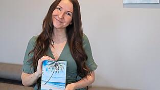 Ein eigenes Buch zu schreiben, das war schon immer Sophia Jankers Traum. In ihrer Elternzeit hat sie sich ihn erfüllt - und ist schon dabei, das Zweite zu schreiben. Ein eigenes Buch zu schreiben, das war schon immer Sophia Jankers Traum. In ihrer Elternzeit hat sie sich ihn erfüllt - und ist schon dabei, das Zweite zu schreiben.