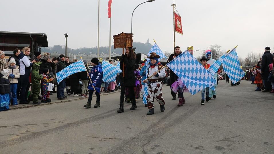 Beim Bogener Faschingsumzug war einiges geboten. Beim Bogener Faschingsumzug war einiges geboten.