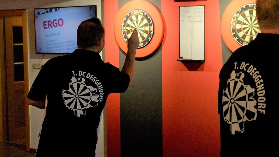 Ruhige Hand, kühler Kopf - beim Darts kommt es nicht nur auf das Werfen an. Ruhige Hand, kühler Kopf - beim Darts kommt es nicht nur auf das Werfen an.