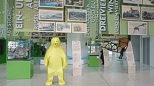 Das Foyer im Haus der Bayerischen Geschichte sieht deutlich anders aus mit der Ausstellung. Das Foyer im Haus der Bayerischen Geschichte sieht deutlich anders aus mit der Ausstellung.
