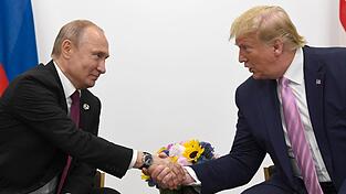 Russland setzt auf ein Treffen zwischen Kremlchef Putin und US-Präsident Trump zur Lösung des Ukrainekriegs. (Archivbild) Russland setzt auf ein Treffen zwischen Kremlchef Putin und US-Präsident Trump zur Lösung des Ukrainekriegs. (Archivbild)