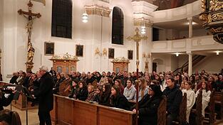 In der Pfarrkirche fand die Gedenkfeier zur Erinnerung an die Ermordung von Theres Wallner statt. In der Pfarrkirche fand die Gedenkfeier zur Erinnerung an die Ermordung von Theres Wallner statt.