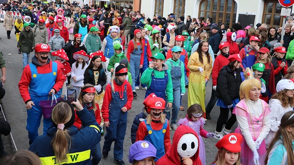 Beim Bogener Faschingsumzug war einiges geboten. Beim Bogener Faschingsumzug war einiges geboten.