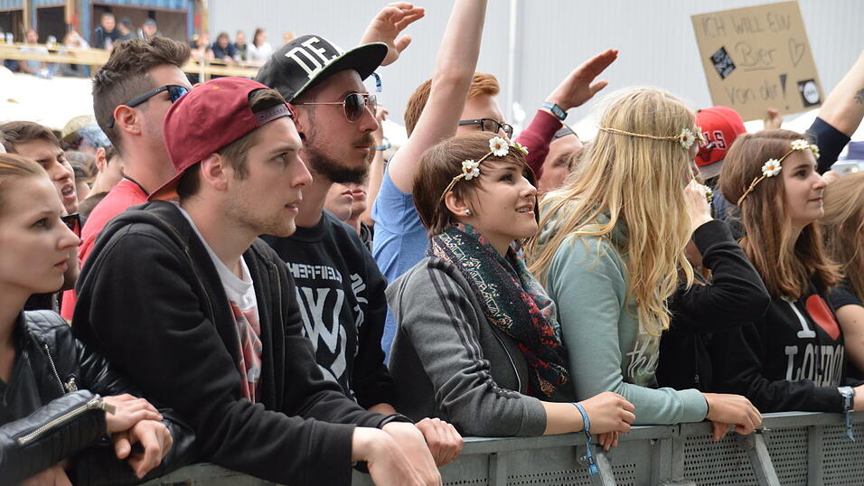 Das war am zweiten Tag des Pfings-Open-Airs in Salching auf dem Festivalgelände los. (Fotos: Florian Wende) Das war am zweiten Tag des Pfings-Open-Airs in Salching auf dem Festivalgelände los. (Fotos: Florian Wende)