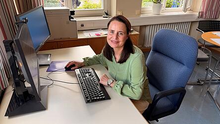 Die neue Rektorin der Viechtacher Grundschule Kerstin Detto an ihrem Schreibtisch. Die neue Rektorin der Viechtacher Grundschule Kerstin Detto an ihrem Schreibtisch.