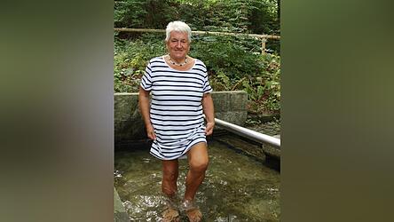 Barbara Gassenhuber kneippt seit zehn Jahren regelmäßig im Stadtpark. Barbara Gassenhuber kneippt seit zehn Jahren regelmäßig im Stadtpark.