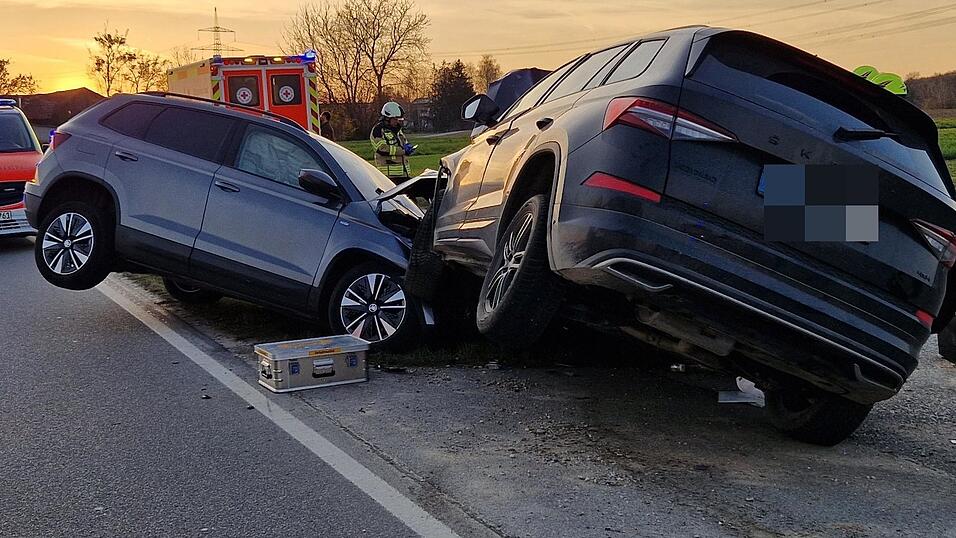 Die Straße zwischen Lappersdorf und Exing musste für längere Zeit gesperrt werden. Die Straße zwischen Lappersdorf und Exing musste für längere Zeit gesperrt werden.