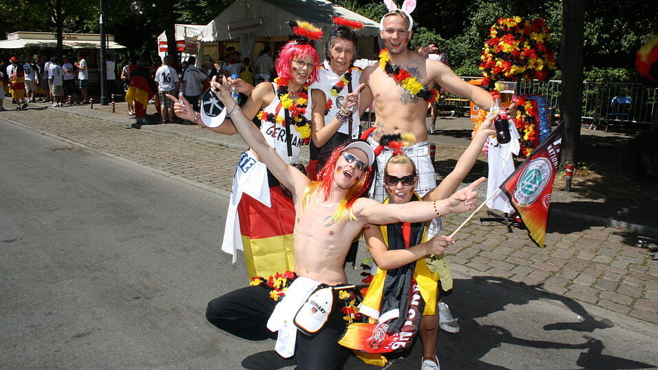 Christian Fertl war am Sonntag auf der Fanmeile in Berlin und erlebte dort das Achtelfinale gegen England auf Großleinwand. Christian Fertl war am Sonntag auf der Fanmeile in Berlin und erlebte dort das Achtelfinale gegen England auf Großleinwand.