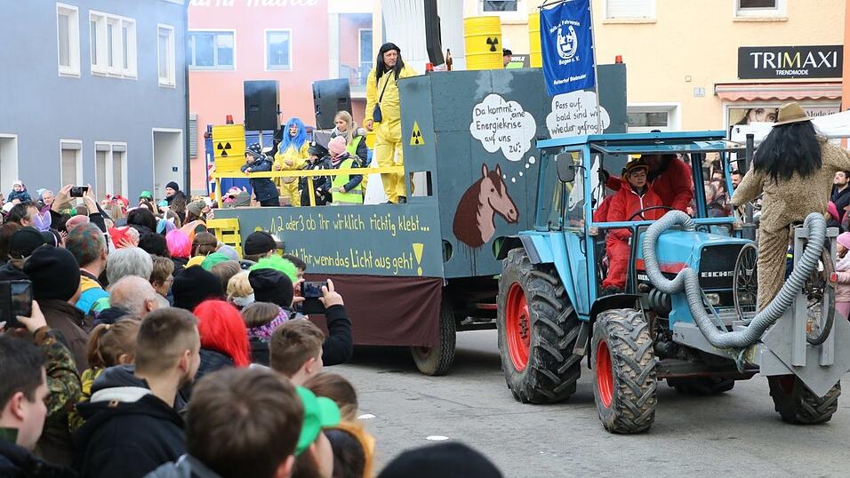 Beim Bogener Faschingsumzug war einiges geboten. Beim Bogener Faschingsumzug war einiges geboten.