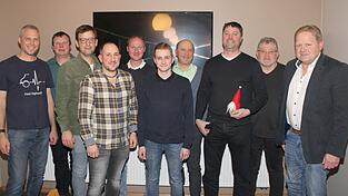 Die Kandidaten der Freien Wählergruppe zusammen mit Bürgermeister Wolfgang Daschner (ganz rechts), der weiterhin die Gemeinde Gleißenberg in die Zukunft führen möchte. Die Kandidaten der Freien Wählergruppe zusammen mit Bürgermeister Wolfgang Daschner (ganz rechts), der weiterhin die Gemeinde Gleißenberg in die Zukunft führen möchte.