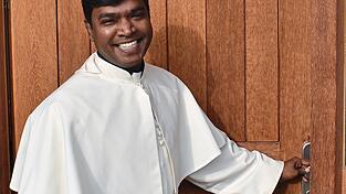 Pater Michael John ist neuer Geistlicher und zugleich Pfarrer des Pfarrverbands Geisenhausen. Pater Michael John ist neuer Geistlicher und zugleich Pfarrer des Pfarrverbands Geisenhausen.