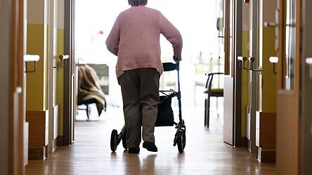 Käme die Pflegereform so wie angekündigt, würden die Hürden für Leistungsbezüge erhöht, insbesondere bei den niedrigen Pflegegraden. (Symbolfoto) Käme die Pflegereform so wie angekündigt, würden die Hürden für Leistungsbezüge erhöht, insbesondere bei den niedrigen Pflegegraden. (Symbolfoto)