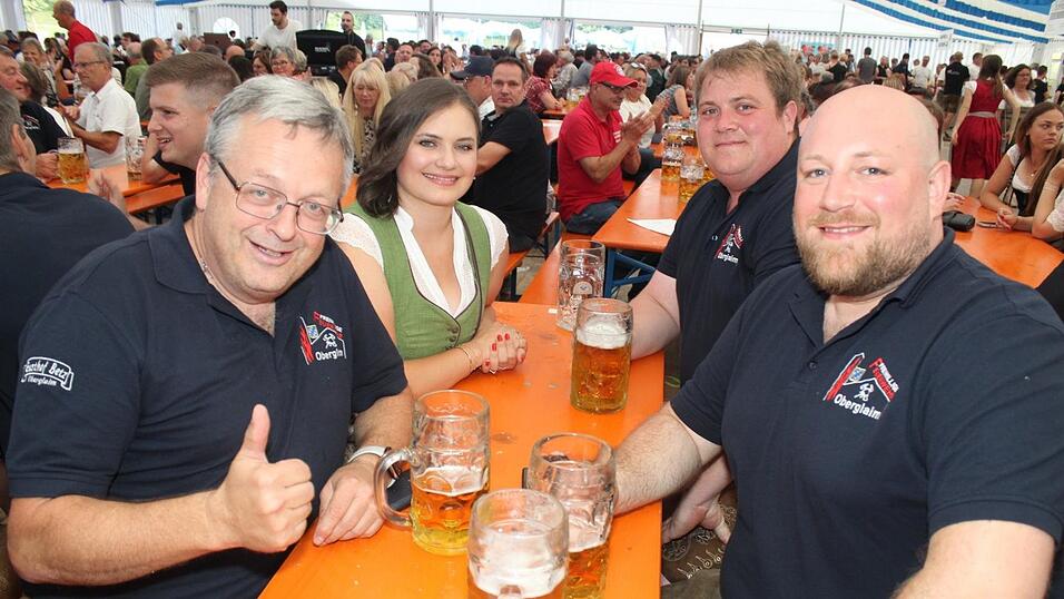 Zur Musik von Headless wurde ausgelassen gefeiert. Zur Musik von Headless wurde ausgelassen gefeiert.