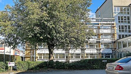 Nun wird die Außenfassade des Antoniusheims saniert. Nun wird die Außenfassade des Antoniusheims saniert.