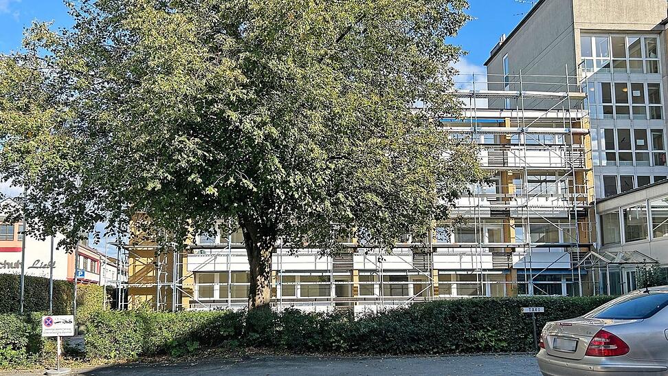 Nun wird die Außenfassade des Antoniusheims saniert. Nun wird die Außenfassade des Antoniusheims saniert.