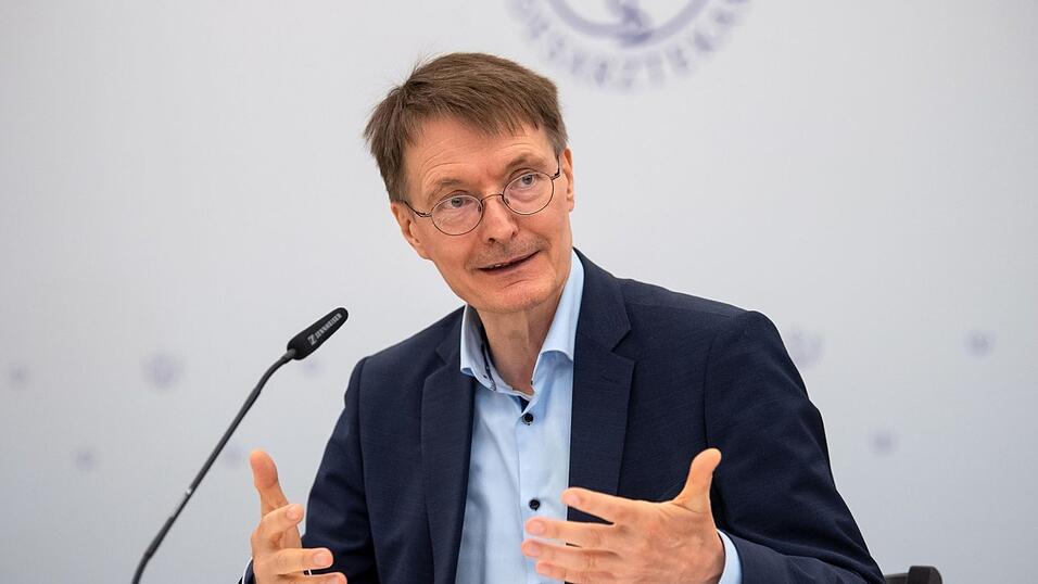 Gesundheitsminister Karl Lauterbach rät Älteren und Vorerkrankten zur Auffrischungsimpfung. Gesundheitsminister Karl Lauterbach rät Älteren und Vorerkrankten zur Auffrischungsimpfung.