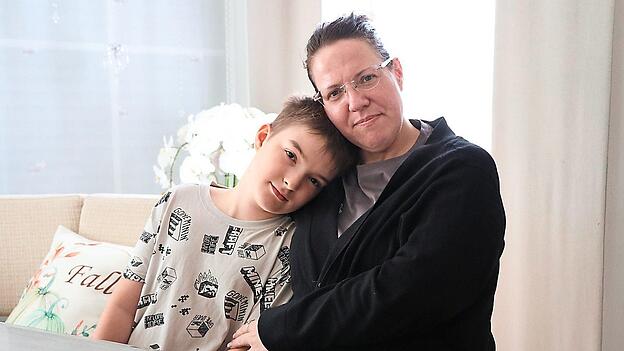 Kay und seine Mama Anna Hofinger am Vorabend des ersten Schultags: Für den Jungen ist der Übertritt eine besondere Herausforderung. Er ist Autist und hat in der sozialen Interaktion so seine Schwierigkeiten. Kay und seine Mama Anna Hofinger am Vorabend des ersten Schultags: Für den Jungen ist der Übertritt eine besondere Herausforderung. Er ist Autist und hat in der sozialen Interaktion so seine Schwierigkeiten.