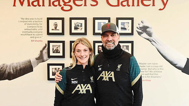 Champions unter sich: Mona Nemmer aus dem Bayerwald und Jürgen Klopp aus dem Schwarzwald - hier vor der Trainer-Galerie des FC Liverpool - haben den Traditionsklub an der Merseyside auf Weltklasse-Niveau gehoben - sportlich ebenso wie in Ernährungsfragen. Champions unter sich: Mona Nemmer aus dem Bayerwald und Jürgen Klopp aus dem Schwarzwald - hier vor der Trainer-Galerie des FC Liverpool - haben den Traditionsklub an der Merseyside auf Weltklasse-Niveau gehoben - sportlich ebenso wie in Ernährungsfragen.