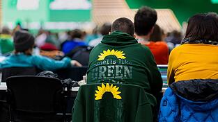 Die Grünen sehen sich in stürmischen Zeiten. Die Grünen sehen sich in stürmischen Zeiten.