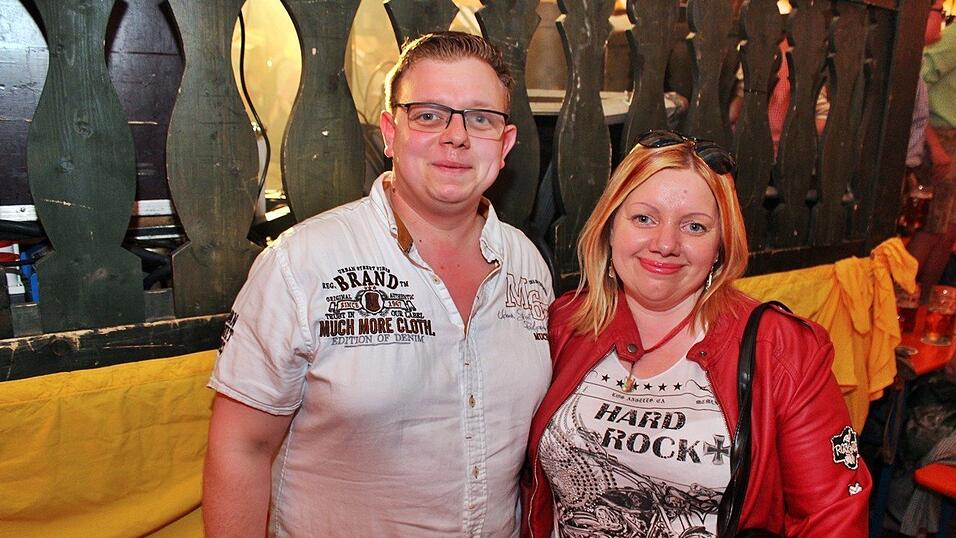 Die Frühjahrsdult 2017 in Landshut neigt sich dem Ende entgegen. Grund genug, noch einmal richtig in den Bierzelten zu feiern - abgerundet vom traditionellen Feuerwerk. Die Frühjahrsdult 2017 in Landshut neigt sich dem Ende entgegen. Grund genug, noch einmal richtig in den Bierzelten zu feiern - abgerundet vom traditionellen Feuerwerk.