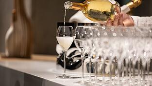 Die Zahl der Superreichen rund um den Globus hat binnen Jahresfrist um 8,8 Prozent zugelegt - ihr Vermögen stieg auf einen Rekordwert. (Symbolbild) Die Zahl der Superreichen rund um den Globus hat binnen Jahresfrist um 8,8 Prozent zugelegt - ihr Vermögen stieg auf einen Rekordwert. (Symbolbild)