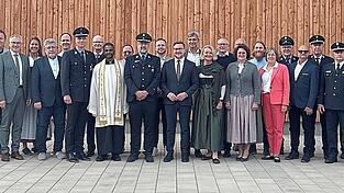 Die Verantwortlichen, die Geistlichkeit, Ehrengäste und Kameraden umliegender Wehren waren anwesend. Die Verantwortlichen, die Geistlichkeit, Ehrengäste und Kameraden umliegender Wehren waren anwesend.