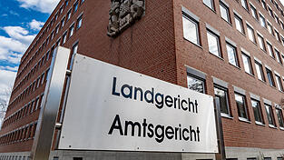 Ersten Einschätzungen aus dem Straubinger Bezirkskrankenhaus zufolge hat der 27-Jährige die dortigen Therapieangebote bereitwillig angenommen. (Symbolbild) Ersten Einschätzungen aus dem Straubinger Bezirkskrankenhaus zufolge hat der 27-Jährige die dortigen Therapieangebote bereitwillig angenommen. (Symbolbild)
