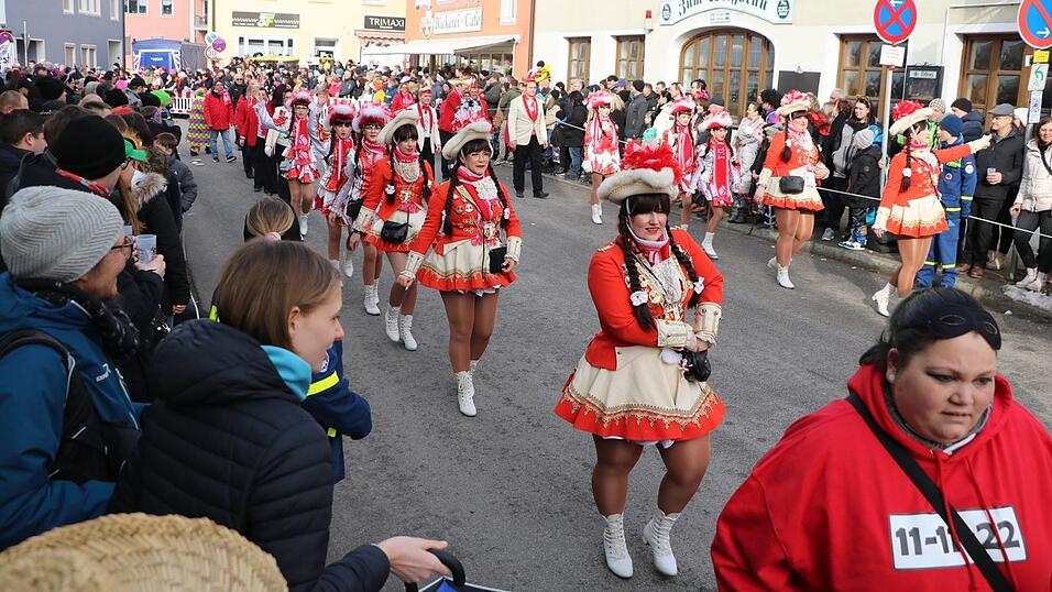 Beim Bogener Faschingsumzug war einiges geboten. Beim Bogener Faschingsumzug war einiges geboten.