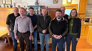 Die Freie Wählergemeinschaft Ruhmannsdorf mit Listenführer Hermann Muhr (3. v. r.). Die Freie Wählergemeinschaft Ruhmannsdorf mit Listenführer Hermann Muhr (3. v. r.).