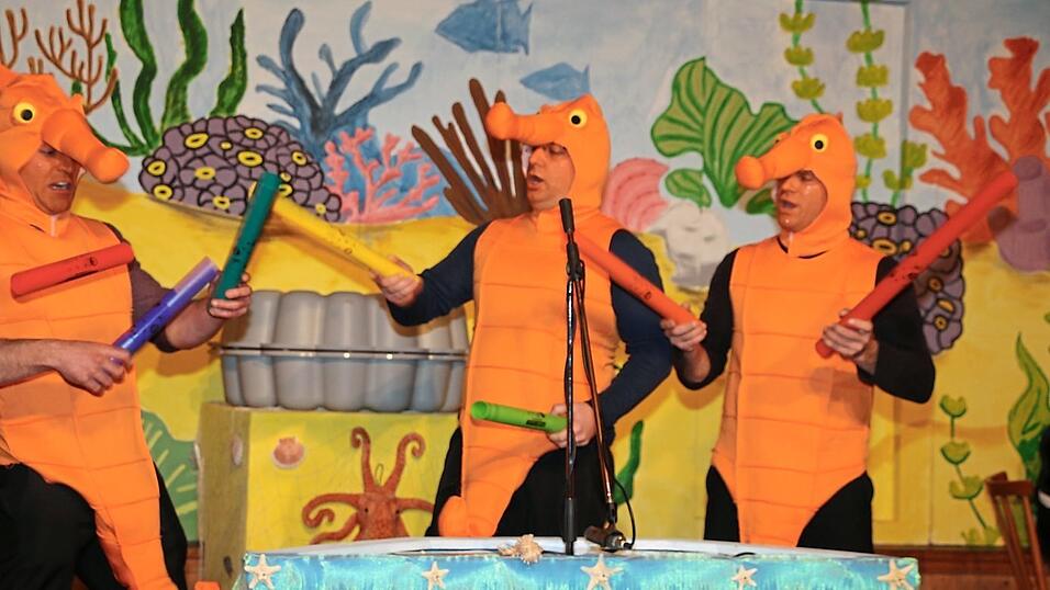 Die musikalischen Seepferdchen trommelten und sangen. Die musikalischen Seepferdchen trommelten und sangen.