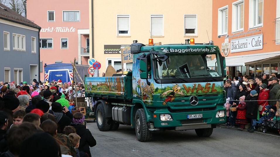 Beim Bogener Faschingsumzug war einiges geboten. Beim Bogener Faschingsumzug war einiges geboten.