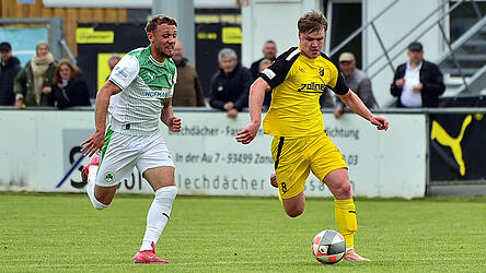 Simon Sedlaczek (in Gelb) macht sich auf dem Weg zum 4:2. Jakob Krautkrämer hat keine Chance, den Vilzinger entscheidend zu stören. Simon Sedlaczek (in Gelb) macht sich auf dem Weg zum 4:2. Jakob Krautkrämer hat keine Chance, den Vilzinger entscheidend zu stören.