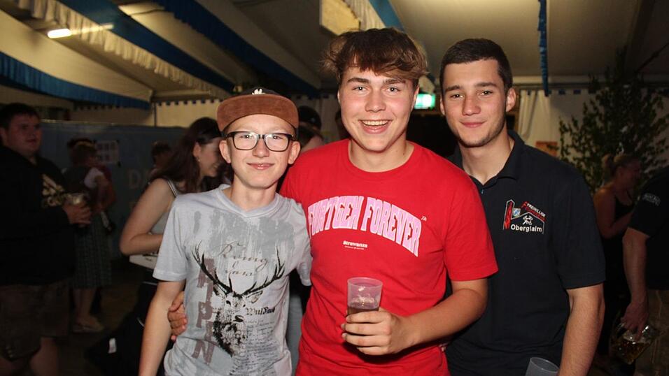 Zur Musik von Headless wurde ausgelassen gefeiert. Zur Musik von Headless wurde ausgelassen gefeiert.