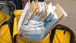 In Sankt Englmar, Schwarzach und Bogen kommt es momentan zu Sendungsverspätungen bei der Post - das hat aber nichts mit dem neuen Postgesetz zu tun, das seit Beginn des Jahres gilt. In Sankt Englmar, Schwarzach und Bogen kommt es momentan zu Sendungsverspätungen bei der Post - das hat aber nichts mit dem neuen Postgesetz zu tun, das seit Beginn des Jahres gilt.