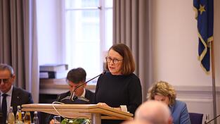 Oberbürgermeisterin Gertrud Maltz-Schwarzfischer bei ihrer Haushaltsrede Ende 2024. Oberbürgermeisterin Gertrud Maltz-Schwarzfischer bei ihrer Haushaltsrede Ende 2024.