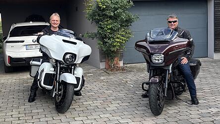 Werner Decker (links) und Willibald Schmid vor der Abfahrt in Atzenzell Werner Decker (links) und Willibald Schmid vor der Abfahrt in Atzenzell