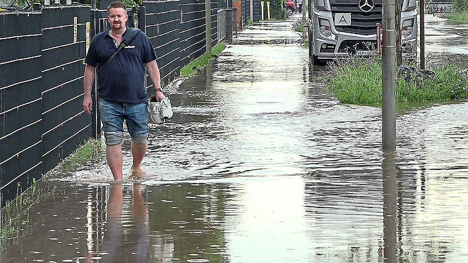Auch in Peising bei Bad Abbach (Kreis Kelheim) wurden die Anwohner am Samstag von den Überflutungen überrascht. Auch in Peising bei Bad Abbach (Kreis Kelheim) wurden die Anwohner am Samstag von den Überflutungen überrascht.