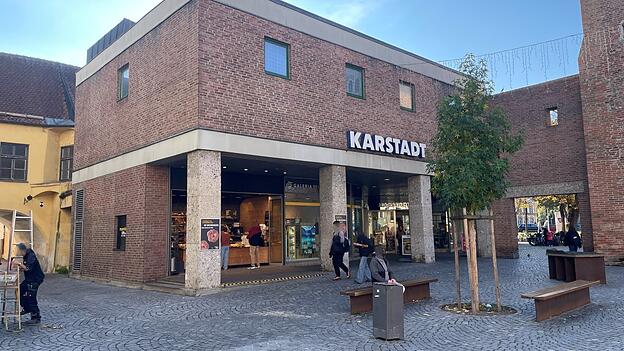 Ob das Warenhaus am Ländtorplatz die vierte Insolvenz des Konzerns übersteht, ist aktuell noch unklar. Ob das Warenhaus am Ländtorplatz die vierte Insolvenz des Konzerns übersteht, ist aktuell noch unklar.