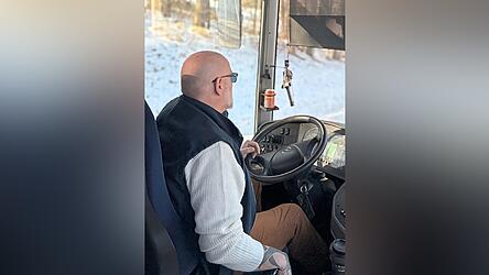 Markus Schmid wurde 2025 Bewerbern zu einem der beliebtesten Busfahrer Deutschlands gewählt: unter 2.000 Bewerbern. Markus Schmid wurde 2025 Bewerbern zu einem der beliebtesten Busfahrer Deutschlands gewählt: unter 2.000 Bewerbern.