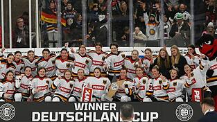 Das Frauen-Nationalteam feiert erneut den Sieg beim Deutschland Cup Das Frauen-Nationalteam feiert erneut den Sieg beim Deutschland Cup