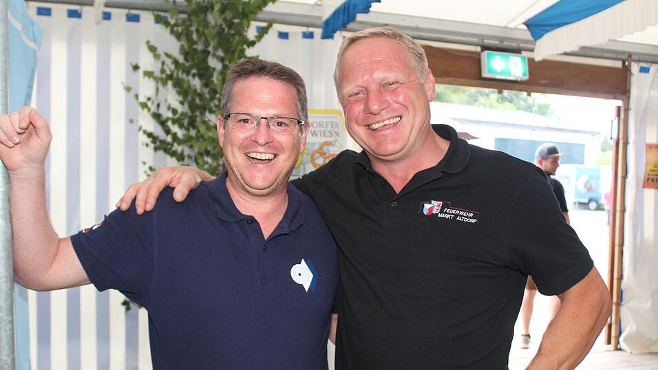 Zur Musik von Headless wurde ausgelassen gefeiert. Zur Musik von Headless wurde ausgelassen gefeiert.