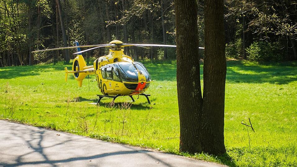 Die Fahrzeuge krachten wohl frontal ineinander. Die Fahrzeuge krachten wohl frontal ineinander.
