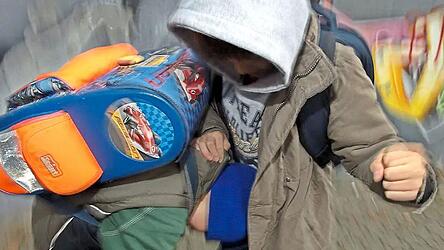 Schwer verletzt hat sich ein Schüler der Mittelschule Reisbach bei einer Auseinandersetzung mit einem Mitschüler während der Pause. Zur Aufarbeitung des Hergangs wurde die Polizei eingeschaltet. (Symbolbild) Schwer verletzt hat sich ein Schüler der Mittelschule Reisbach bei einer Auseinandersetzung mit einem Mitschüler während der Pause. Zur Aufarbeitung des Hergangs wurde die Polizei eingeschaltet. (Symbolbild)