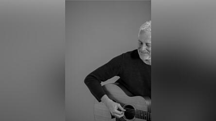 Heuer steht Werner Schmidbauer seit 50 Jahren auf der Bühne. Seine Jubiläumstour „Der Momentnsammler unterwegs“ startet der Liedermacher, Musiker und Moderator (unter anderem „Gipfeltreffen“) am 30. Oktober in Plattling. Heuer steht Werner Schmidbauer seit 50 Jahren auf der Bühne. Seine Jubiläumstour „Der Momentnsammler unterwegs“ startet der Liedermacher, Musiker und Moderator (unter anderem „Gipfeltreffen“) am 30. Oktober in Plattling.