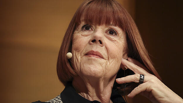 Gisèle Pelicot stellte in Deutschland ihre Memoiren 'Eine Hymne an das Leben' bei Lesungen (hier in der Laeiszhalle in Hamburg) vor. Gisèle Pelicot stellte in Deutschland ihre Memoiren 'Eine Hymne an das Leben' bei Lesungen (hier in der Laeiszhalle in Hamburg) vor.