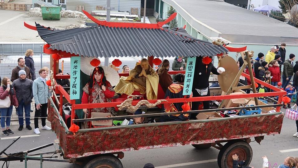 Beim Bogener Faschingsumzug war einiges geboten. Beim Bogener Faschingsumzug war einiges geboten.