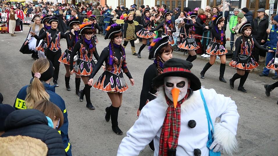 Beim Bogener Faschingsumzug war einiges geboten. Beim Bogener Faschingsumzug war einiges geboten.