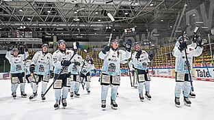 Jubel in Frankfurt: Die Tigers feiern den Auswärtssieg und das Sechs-Punkte-Wochenende. Jubel in Frankfurt: Die Tigers feiern den Auswärtssieg und das Sechs-Punkte-Wochenende.